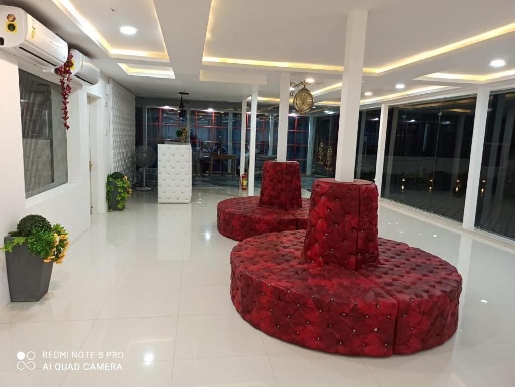 Gods County. Resort&Banquets Tarapith Extérieur photo