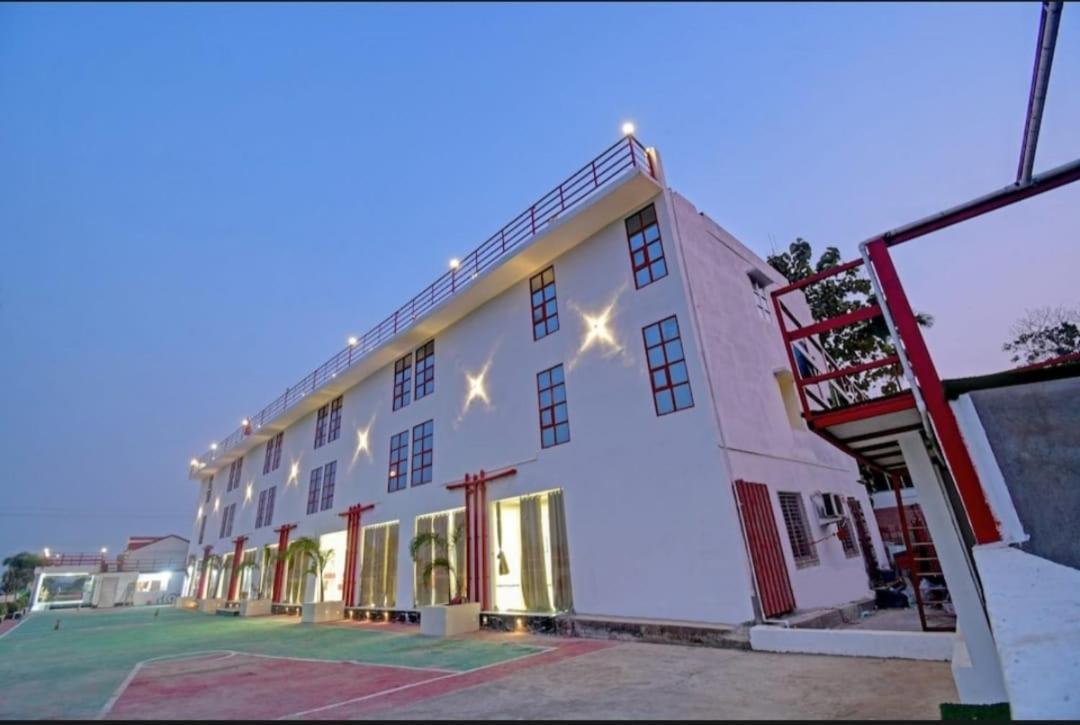 Gods County. Resort&Banquets Tarapith Extérieur photo